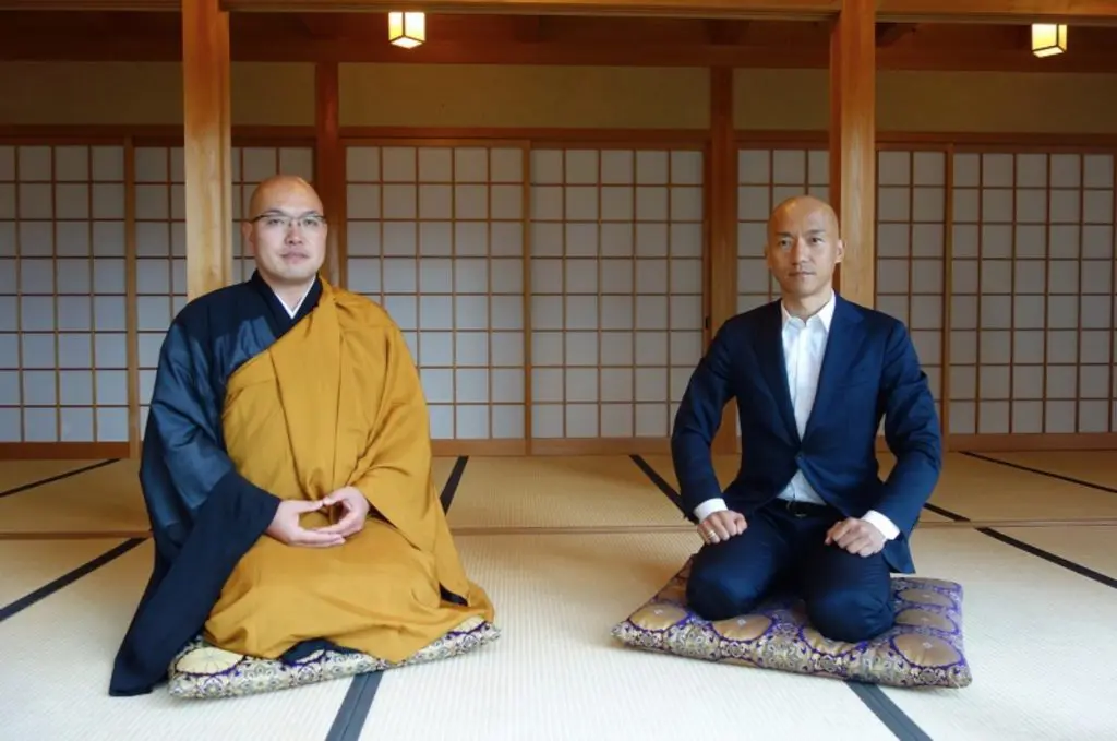 (左)曹洞宗 四天王寺の住職である倉島隆行様、(右)仏陀倶楽部 代表 愛葉