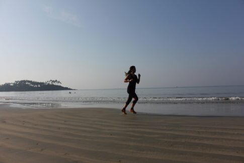 海辺を走る時間に見えた、運動と仏教の教え
