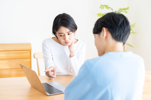 余計な一言にモヤモヤするときの仏教的な考え方と対処法